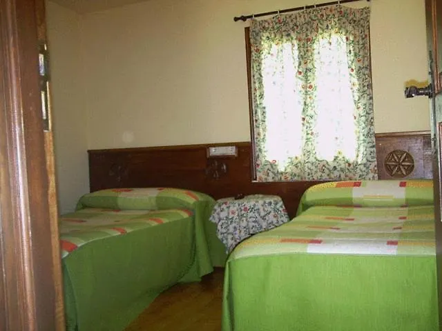 Pensio I Apartaments La Bordeta Estación Maison d'hôtes