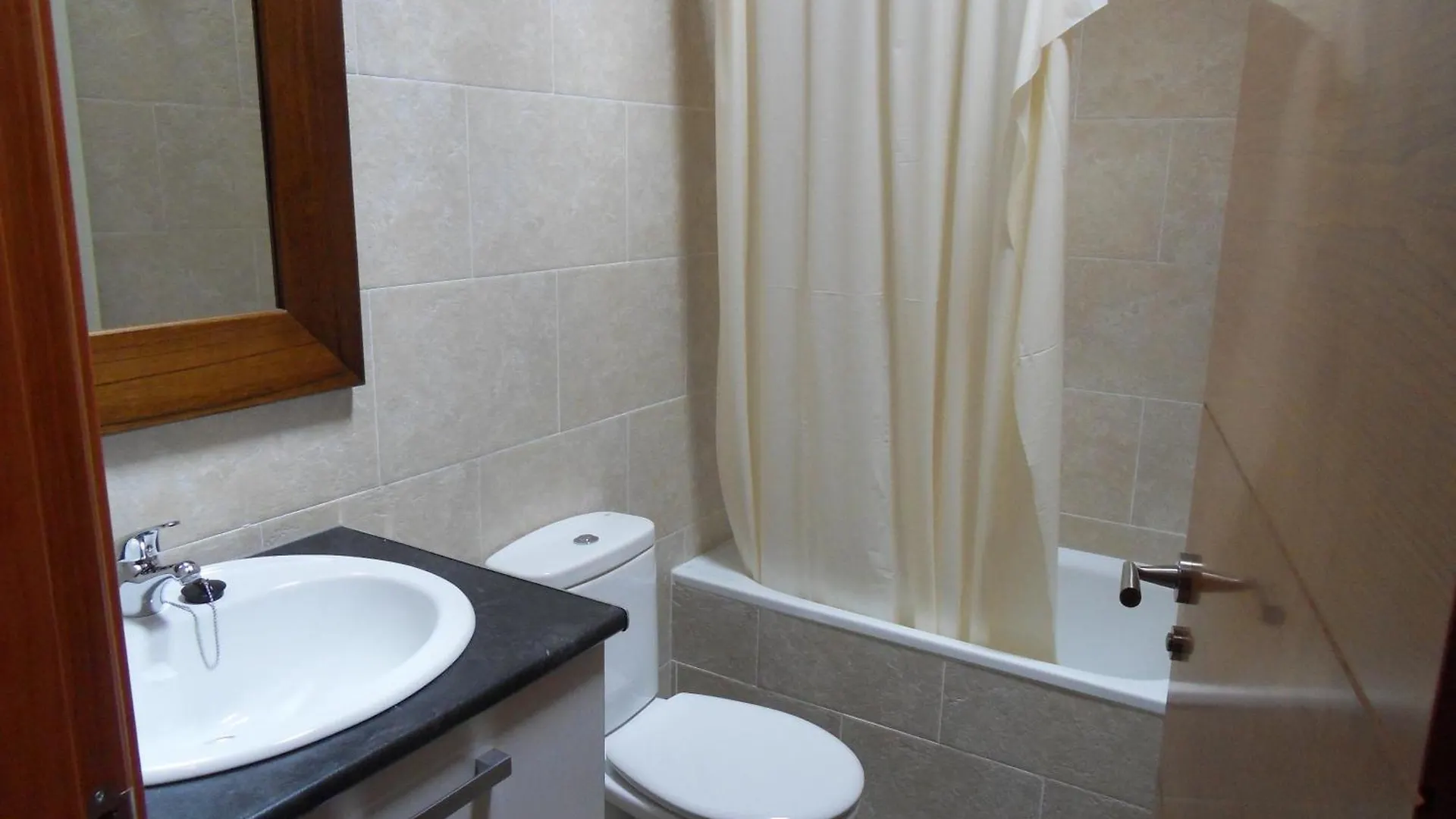 Maison d'hôtes Pensio I Apartaments La Bordeta Estación