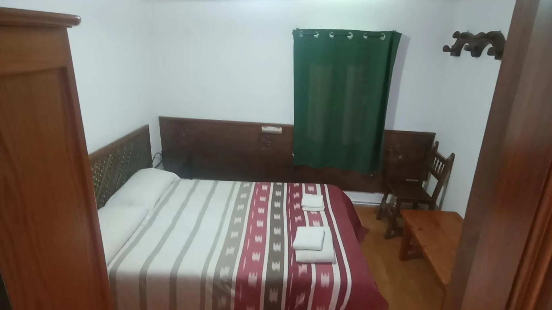 Pensio I Apartaments La Bordeta Estación Maison d'hôtes